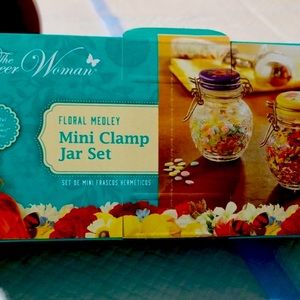 New. The Pioneer woman 3pcs mini jars.